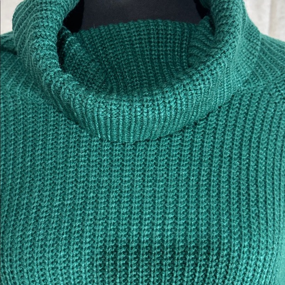 Emerald Green Long Cowl Turtleneck Sweater - Picture 4 of 6